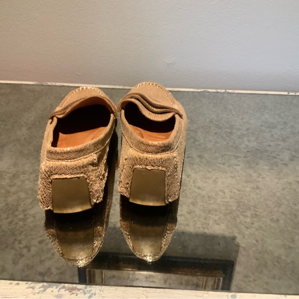 Gentle Souls Tan Loafers. - Picture 3 of 6